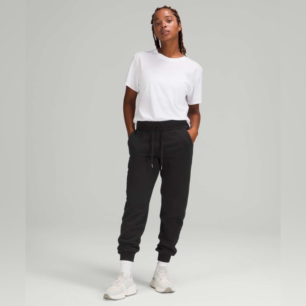 Lululemon Scuba High-Rise Jogger *Fleece 28"
Black